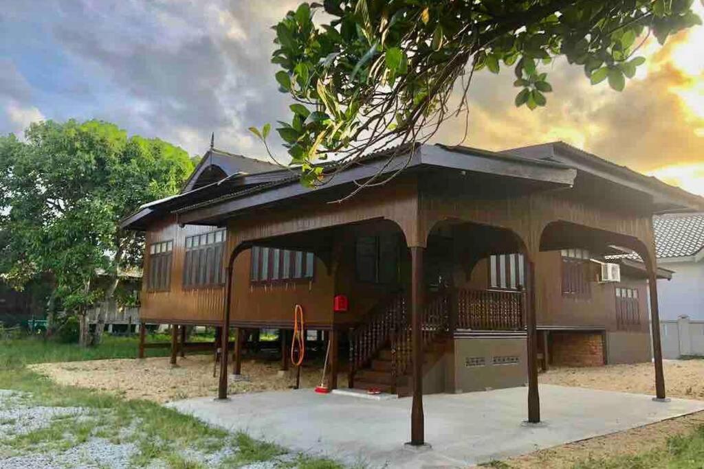 De Rhumaa Homestay Kuala Terengganu Exteriör bild